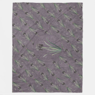 Couverture Polaire Iris noir sur une tapisserie antique