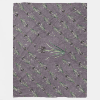 Couverture Polaire Iris noir sur une tapisserie antique