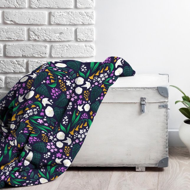 Couverture Polaire Jardin de la Lune de nuit Floral Motif botanique (Moon Garden Floral Fleece Blanket)