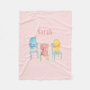 Couverture Polaire Jaune, rose, et bleu concerne des chaises