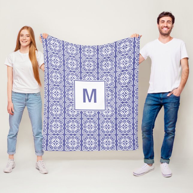 Couverture Polaire Joli monogramme dentelle (En situation)