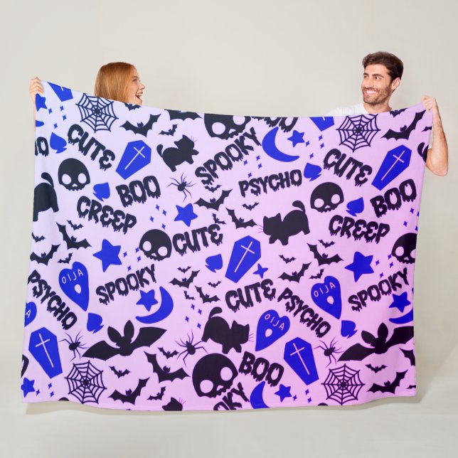 Couverture Polaire Jolie et amusante Halloween violet, bleu et noir (En situation)