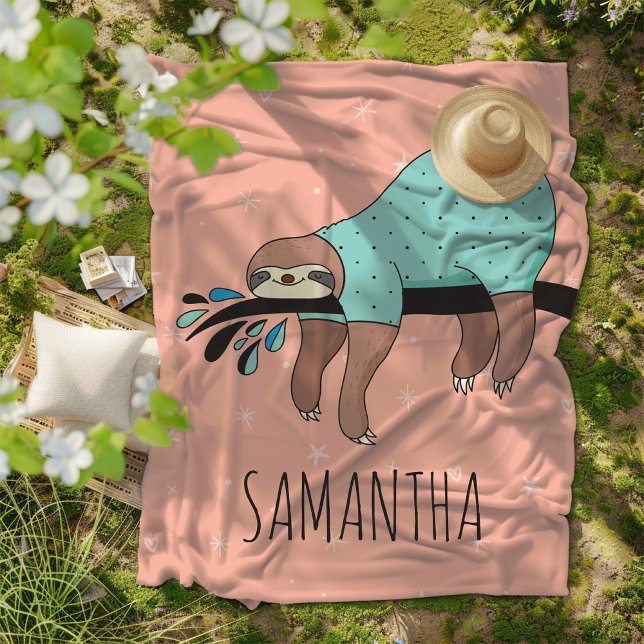 Couverture Polaire Jolie Sloth (Snuggle like a sleepy sloth with this blanket full of personality!)