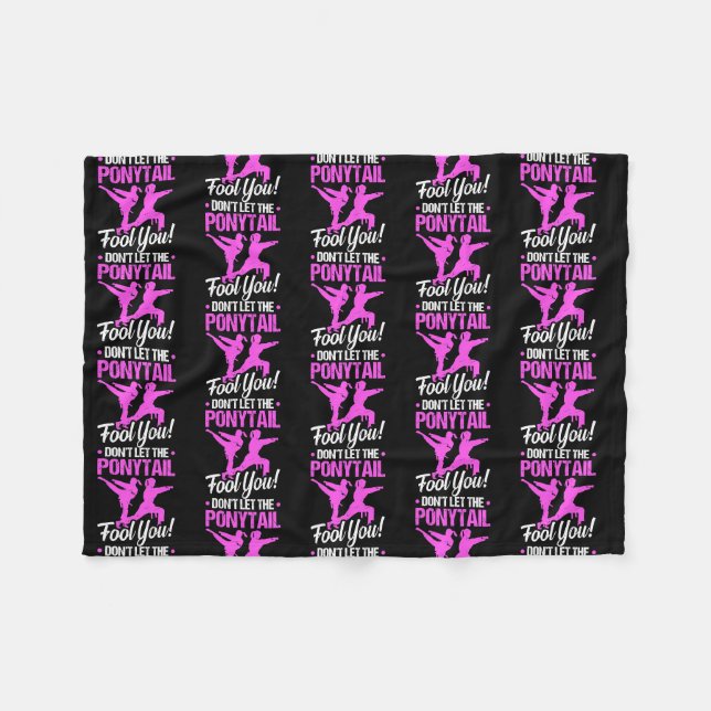 Couverture Polaire Karate Female Ne laissez pas les filles Karate  (Devant (Horizontal))