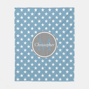 Couverture Polaire La Caroline bleue et monogramme gris d'étoiles de