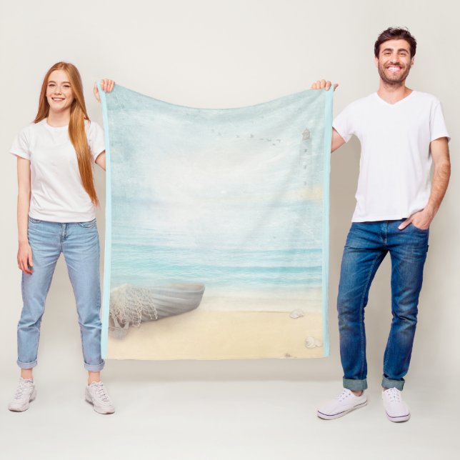 Couverture Polaire La plage côtière avec un bateau de pêche (En situation)