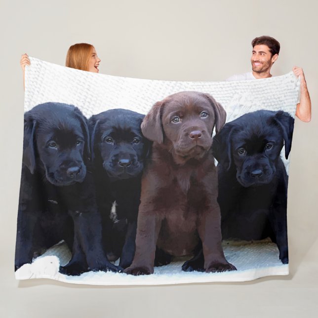 Couverture Polaire Laboratoire de chocolat - Chiots noirs du Labrador (En situation)