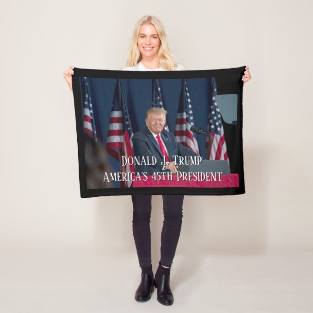 Couverture Polaire Le président Donald J. Discours Trump Mt Rushmore (En situation)