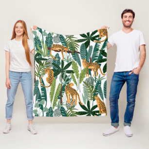 Couverture Polaire Léopard Brown dans une jungle tropicale luxuriante