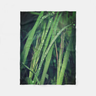 Couverture Polaire Les gouttes de pluie sur l'herbe