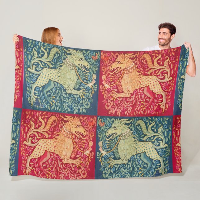 Couverture Polaire Lion BESTIAIRE MÉDIÉVAL Comme la bête en bleu roug (En situation)