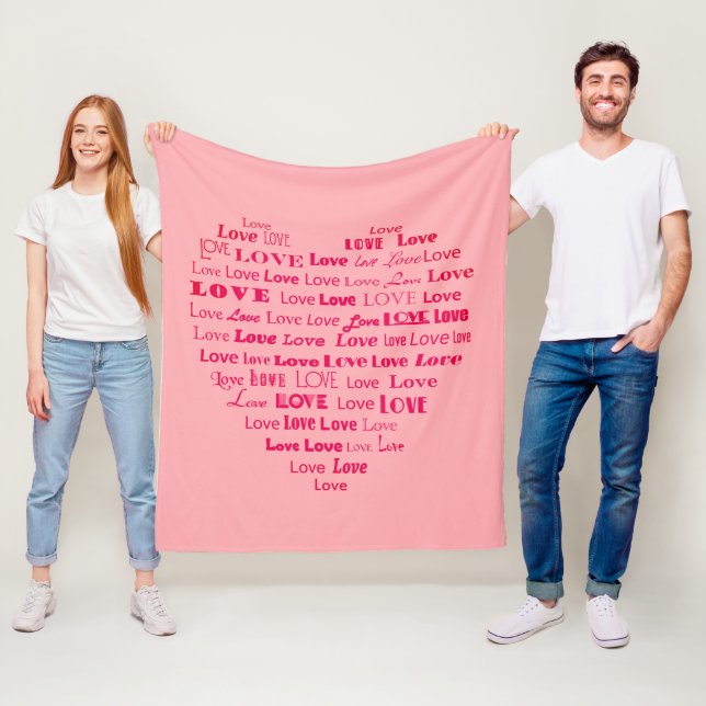 Couverture Polaire Love Heart Word Cloud - Fuchsia sur Pastel Pink (En situation)
