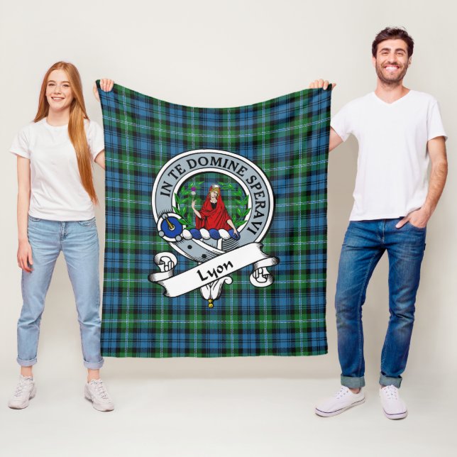 Couverture Polaire Lyon Chasse Clan Badge Tartan Plaid (En situation)