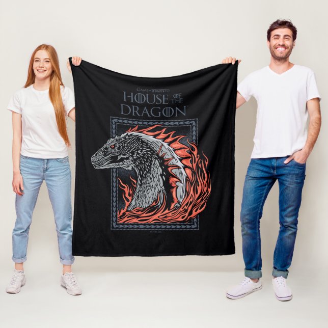 Couverture Polaire MAISON DU DRAGON | Profil de dragon en flammes (En situation)