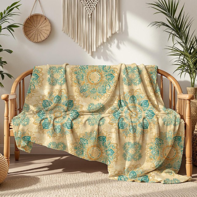 Couverture Polaire Mandala Bohème Turquoise et Sable Beige (Boho Turquoise and Sand Beige Mandala Fleece Blanket on a boho rattan sofa nex to house plants)