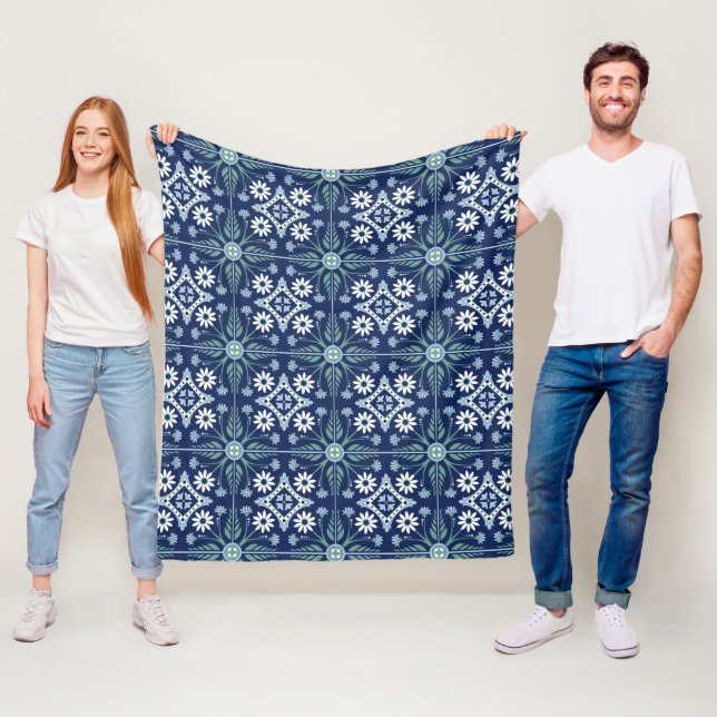 Couverture Polaire Marocain carreaux arabesques ogee bleu vif blanc (En situation)