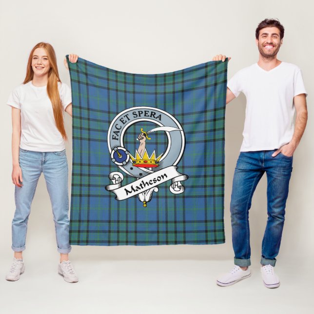 Couverture Polaire Matheson Chasse Ancien Clan Badge Tartan Plaid (En situation)