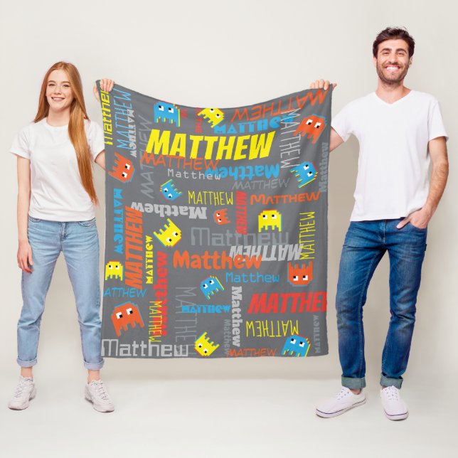 Couverture Polaire Matthieu nom personnalisé pixel jeu graphique gris (En situation)