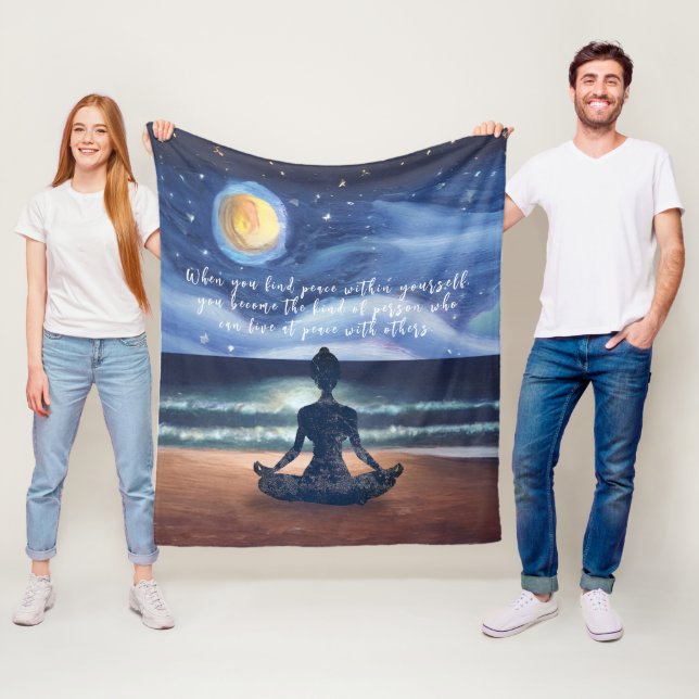Couverture Polaire Méditation de Yoga pacifique au clair de lune Cita (En situation)