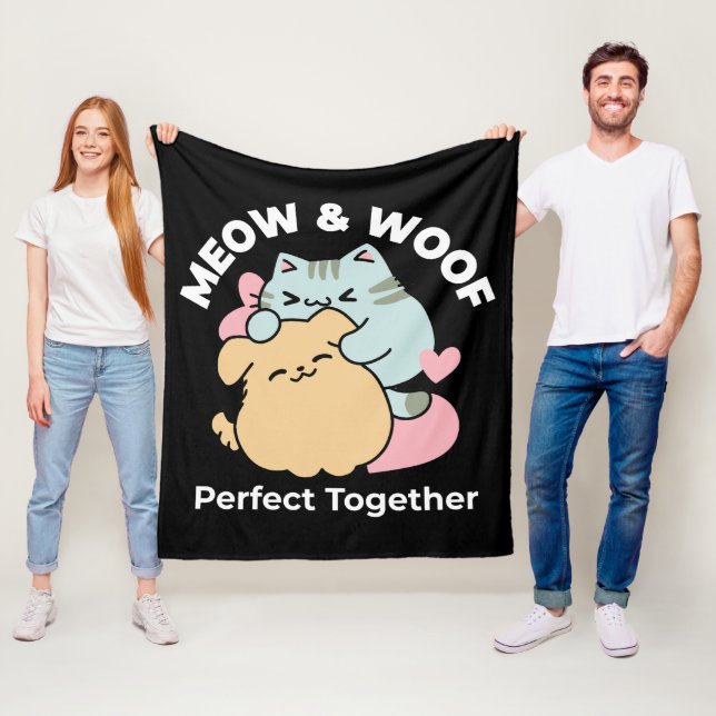 Couverture Polaire Meow & Woof Perfect Together - Cute Cat and Dog (En situation)