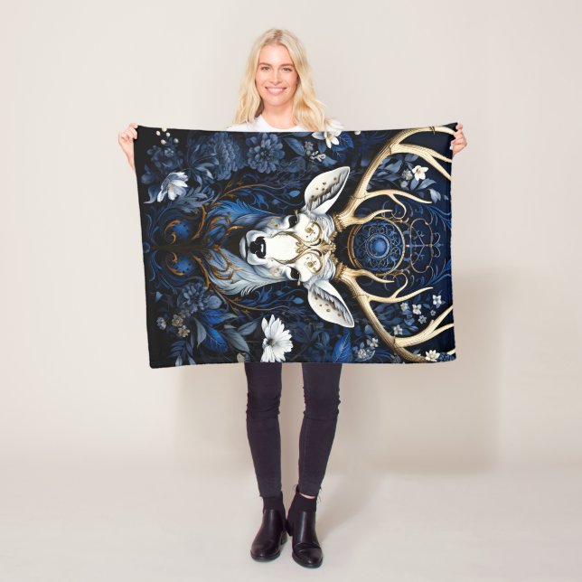 Couverture Polaire Midnight Celestial Floral Gothic Deer  (En situation)