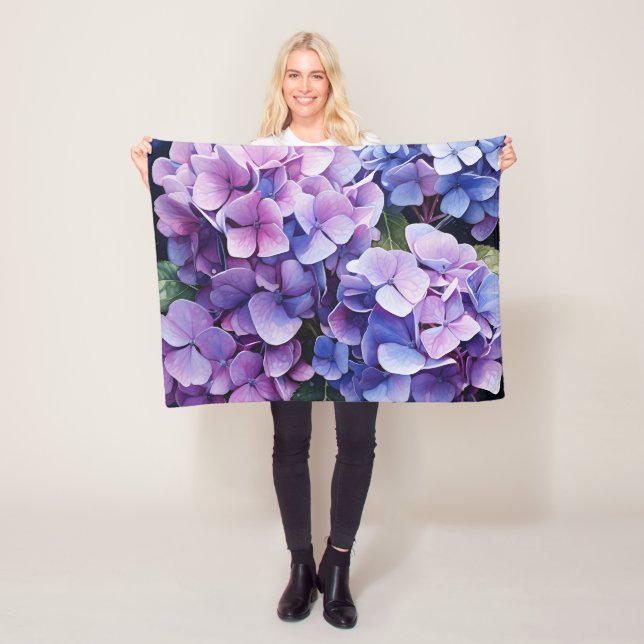 Couverture Polaire Minuit Jardin Violet Hydrangea Aquarelle (En situation)