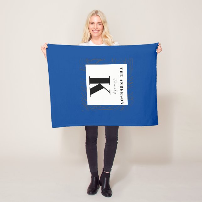 Couverture Polaire Monogramme turquoise Moderne, élégant et Cool (En situation)