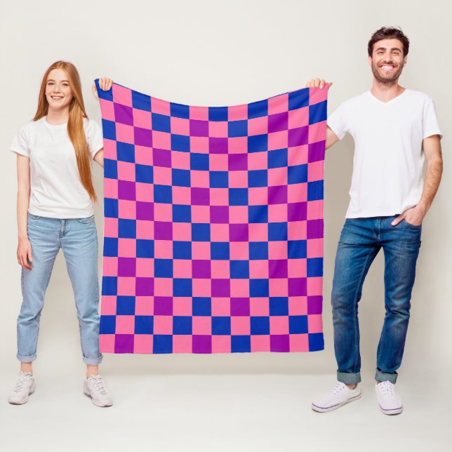 Couverture Polaire Motif à carreaux bleu rose violet  (En situation)