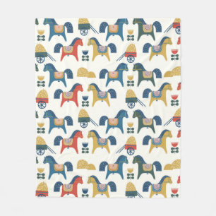 Couverture Polaire Motif à cheval inspiré de l'art scandinave. 