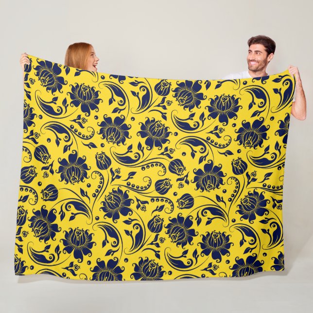 Couverture Polaire Motif bleu Floral Damask Sur Jaune (En situation)