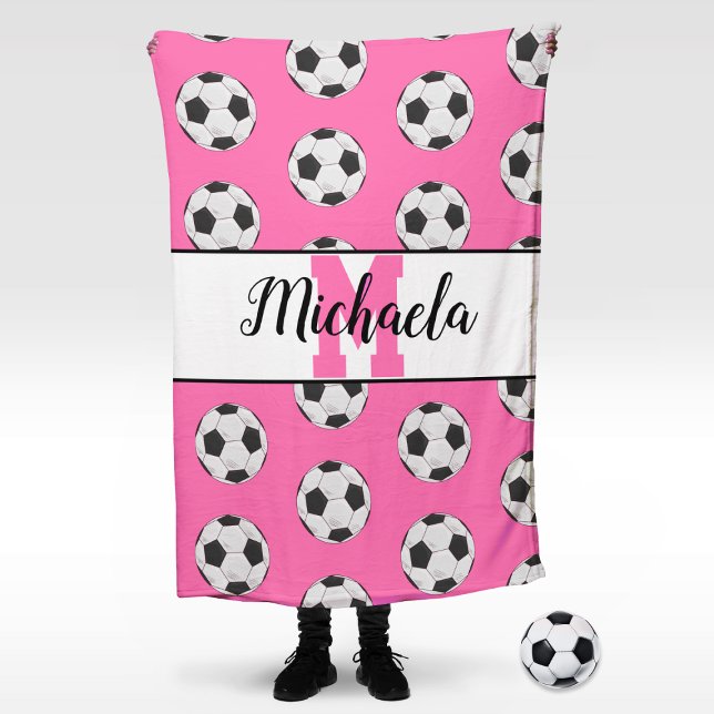 Couverture Polaire Motif de balle de soccer initial rose monogramme (Customize with the name and monogram of your favorite soccer player! Or add their jersey number!)