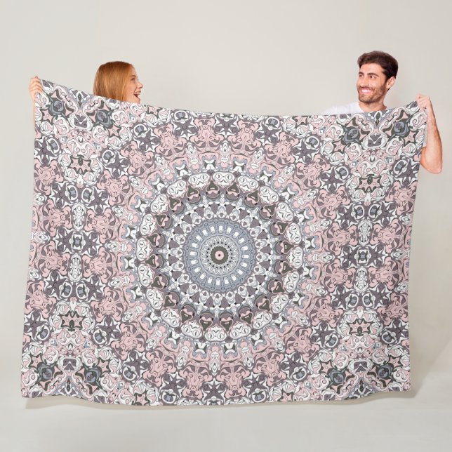 Couverture Polaire Motif de mandala rose et blanc (En situation)