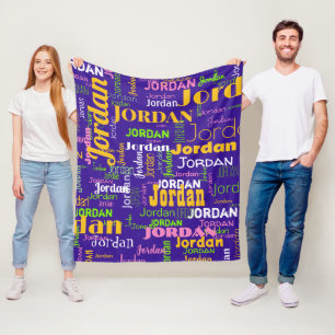 Couverture Polaire Motif de nom à répétition violet avec rose et jaun