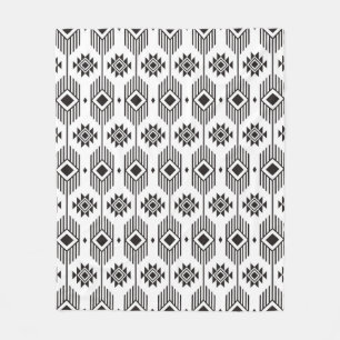 Couverture Polaire Motif géométrique ikat noir et blanc