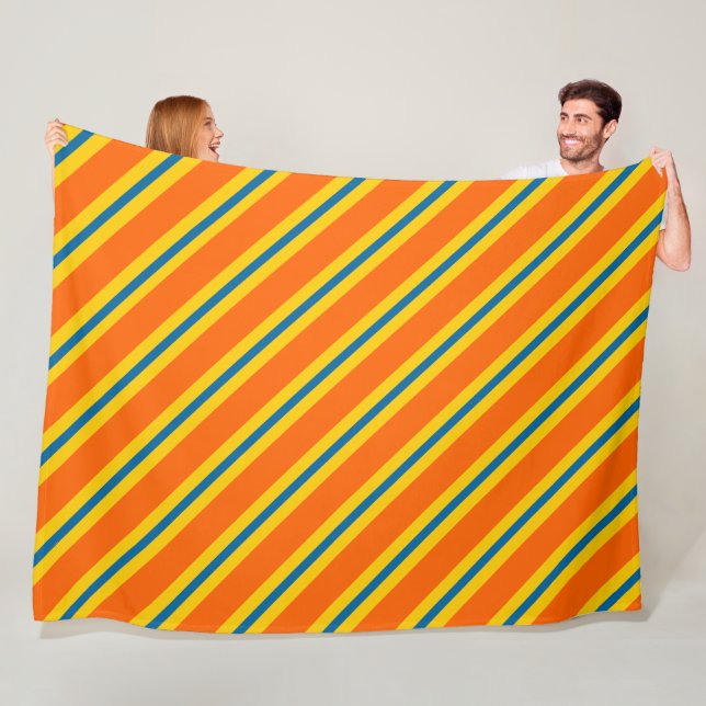 Couverture Polaire Motif Gras Bleu, Orange Et Jaune (En situation)