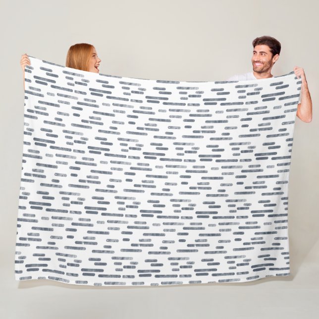 Couverture Polaire Motif Lignes arrondies | gris bleu sur blanc (En situation)
