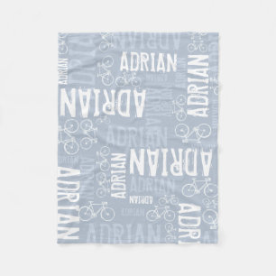 Couverture Polaire Nom du garçon personnalisé et vélos Dusty Blue