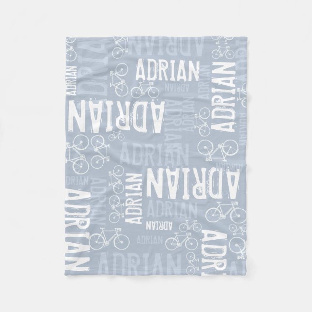 Couverture Polaire Nom du garçon personnalisé et vélos Dusty Blue (Devant)