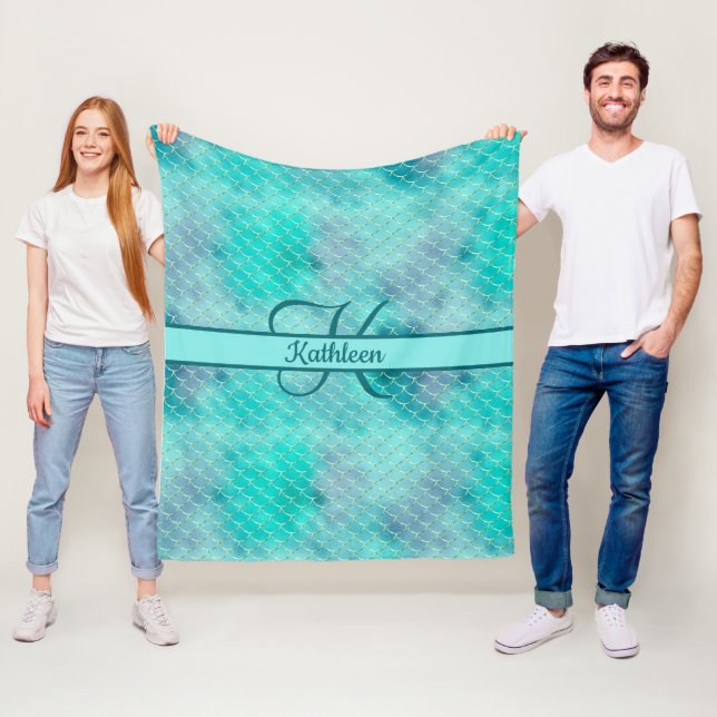 Couverture Polaire Nom monogrammé initial Mermaid bleu violet vert  (En situation)