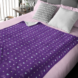 Couverture Polaire Nom personnalisé répété avec les coeurs violet pro