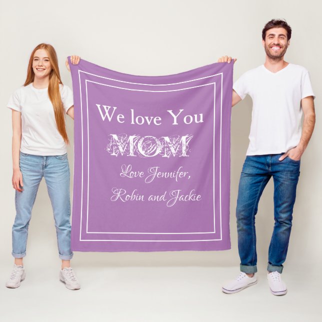 Couverture Polaire "Nous vous aimons MOM" Noms Personnalisés Lavender (En situation)