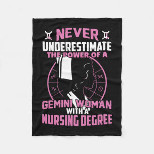Couverture Polaire Nurse Never underestimate The Power