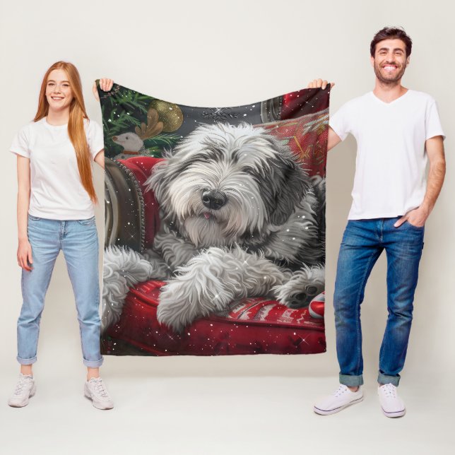 Couverture Polaire Old English Sheepdog Festive de Noël (En situation)