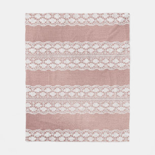 Couverture Polaire Or rose métallique, texture dentelle blanc cassé.