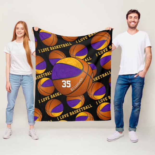 Couverture Polaire or violet J'aime basketball filles couleurs équipe (En situation)