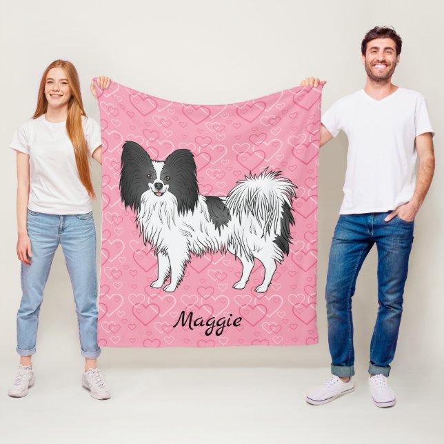 Couverture Polaire Papillon noir et blanc mignon chien sur coeur rose (En situation)