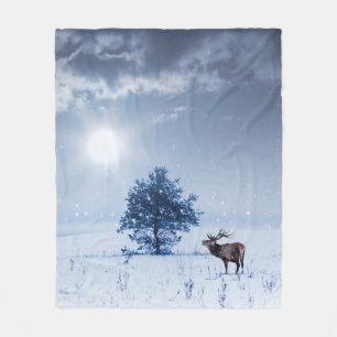 Couverture Polaire Paysage d'hiver de couleur bleue. Arbre solitaire