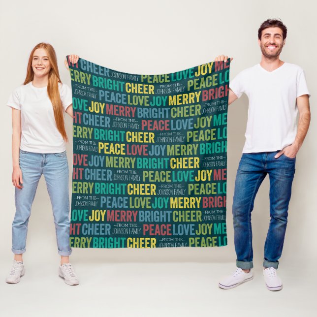 Couverture Polaire Peace Love Joy Merry Cheer avec nom de famille per (En situation)