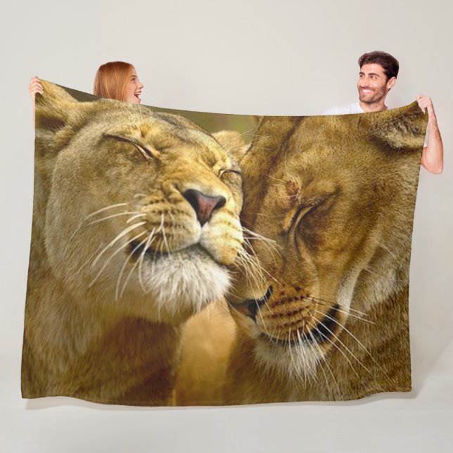 Couverture Polaire Peluche d'amour de lion (En situation)