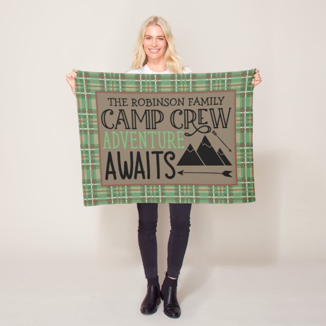 Couverture Polaire PERSONALIZED NAME Cabin Camping Adventure (En situation)